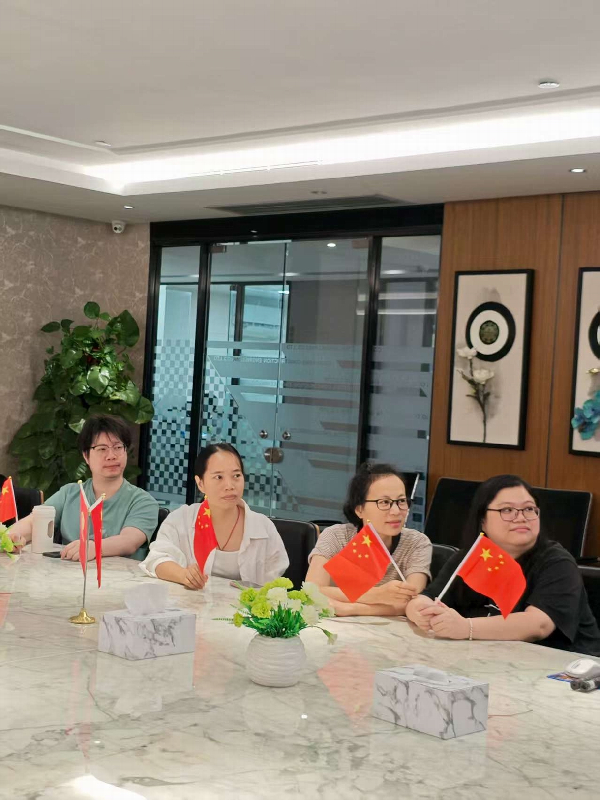 铭记历史，吾辈自强