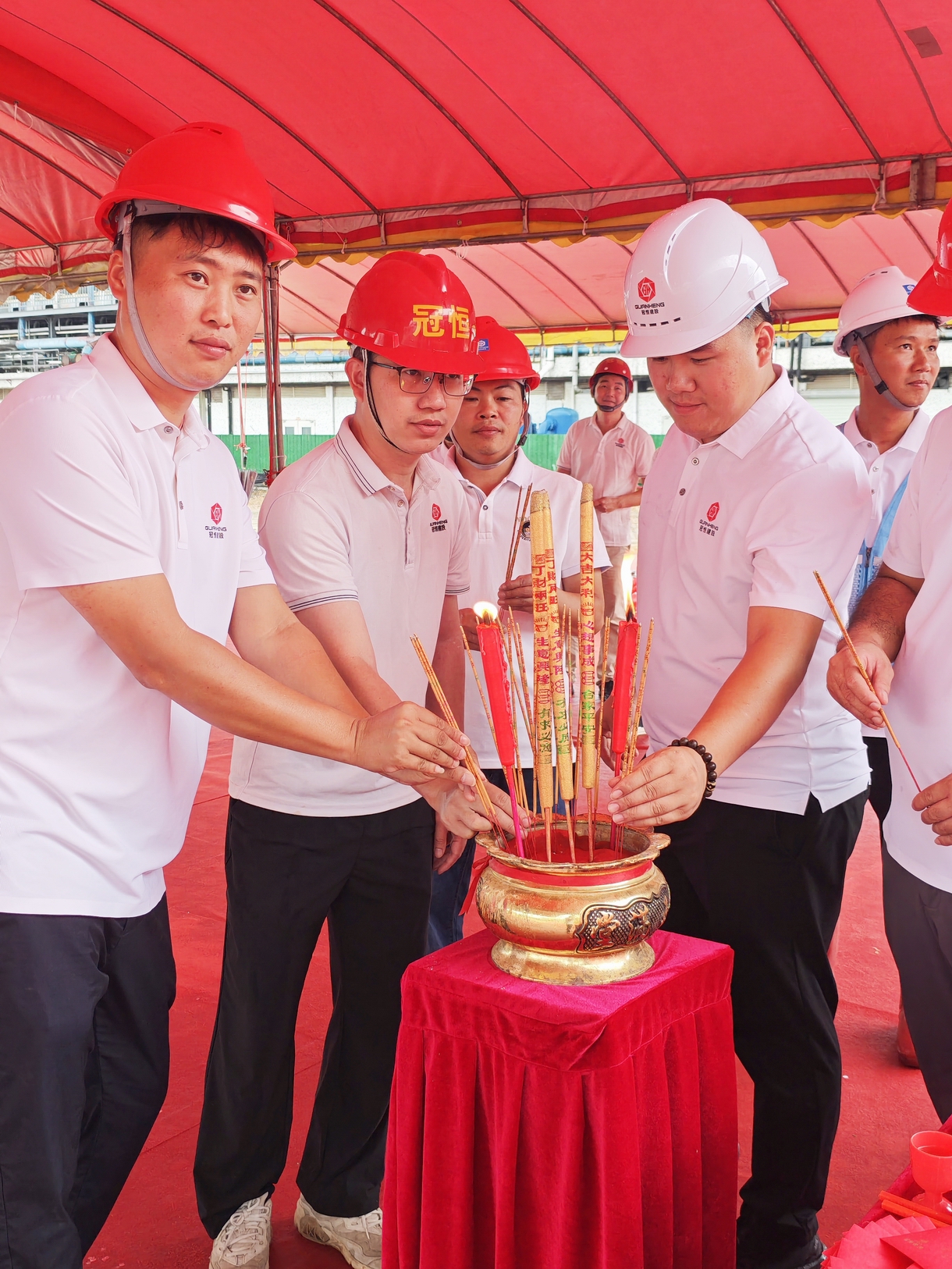 热烈祝贺宏骏置业6号厂房开工大吉！