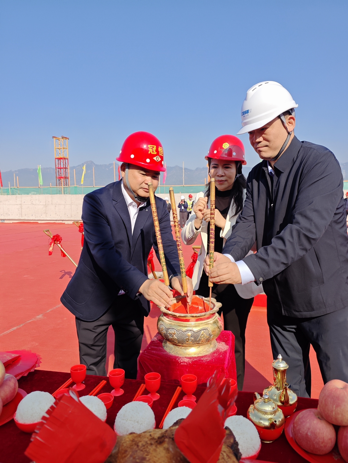 宏骏（惠州）置业6号厂房喜封金顶